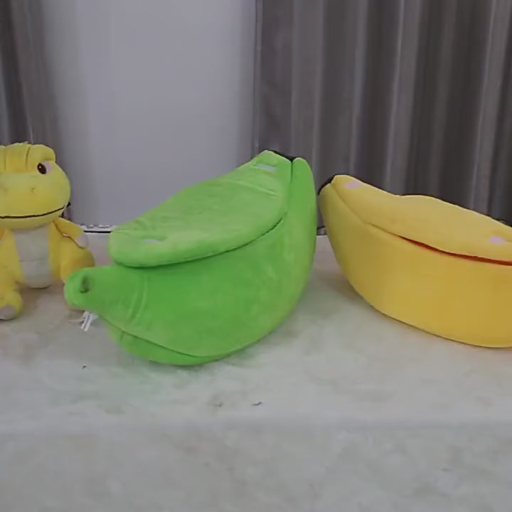 banana-cat-bed