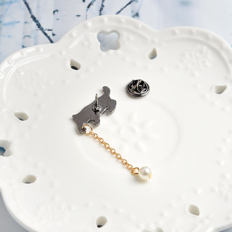 Cat Brooch Pearl