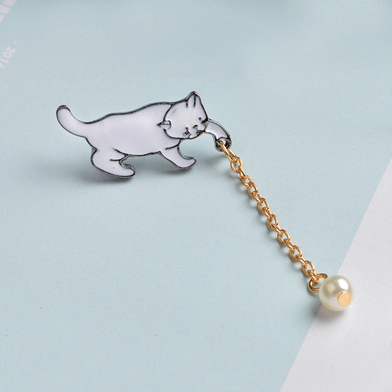 Cat Brooch Pearl