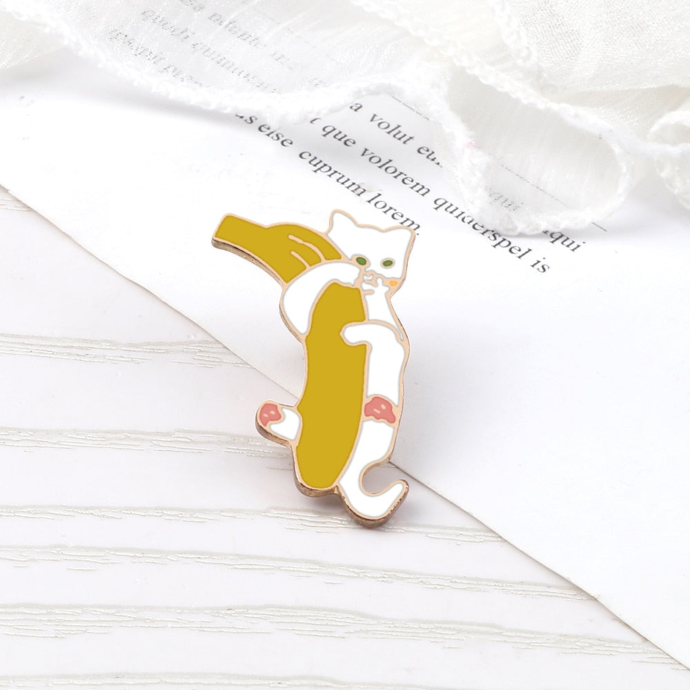 Lying Cat Enamel pin - Banana