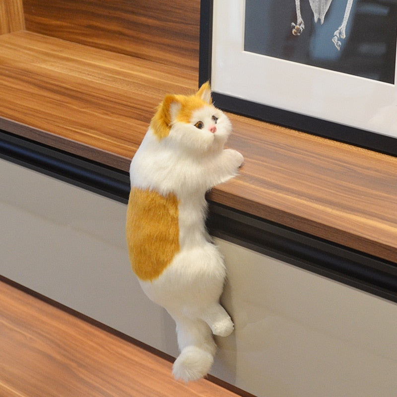 Realistic climbing cat plush - Orange & White
