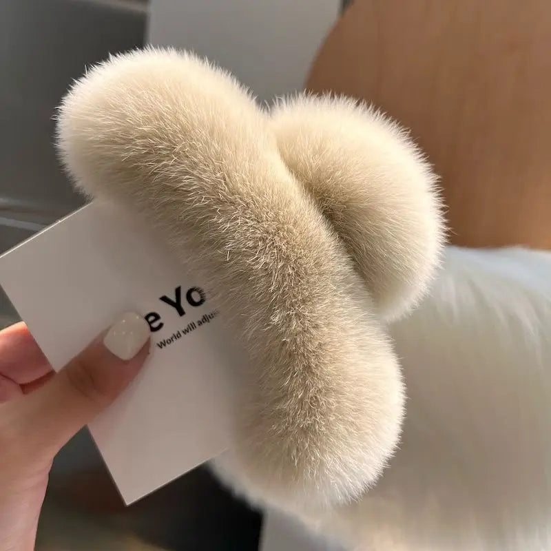 Large Plush Hair Claw Clip, Fuzzy Winter Hair Clip for Women