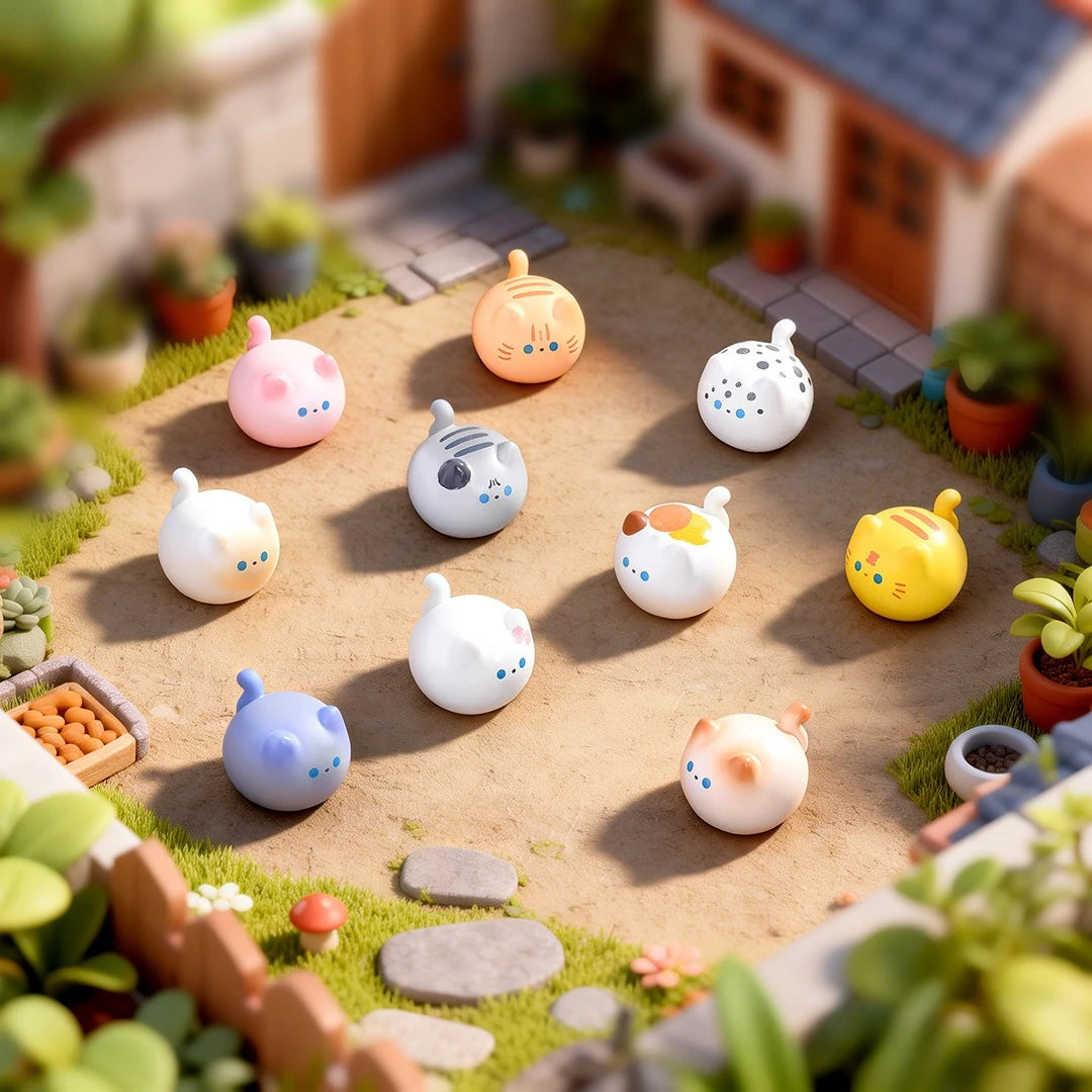 Tiny Round Cat Figurines, Mini Resin Kittens in 10 Breeds, 10 to 100 Pack