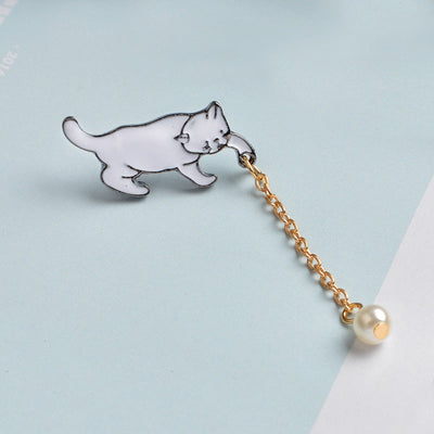 Cat Brooch Pearl