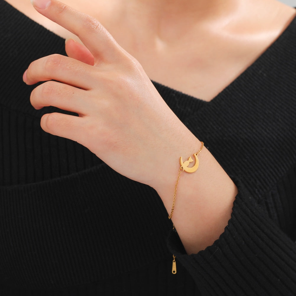 18k gold Cat symbol bracelet – Anais de Andres
