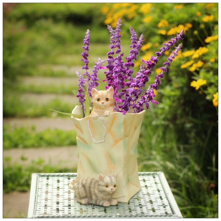 Cat Garden Statue