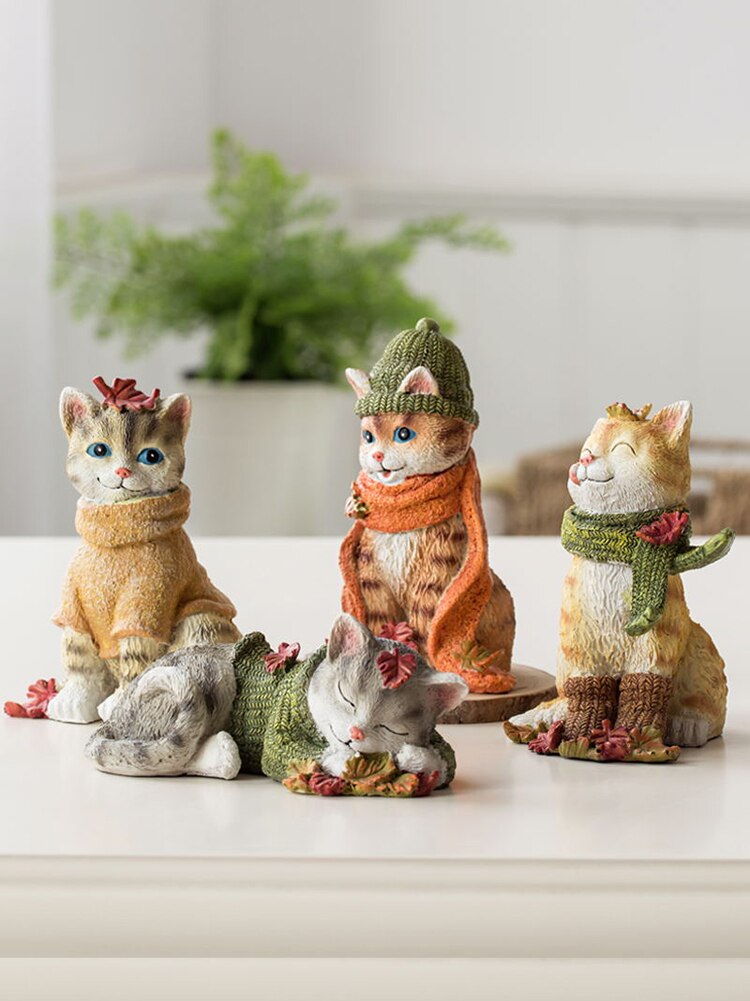 Christmas Cat Statue