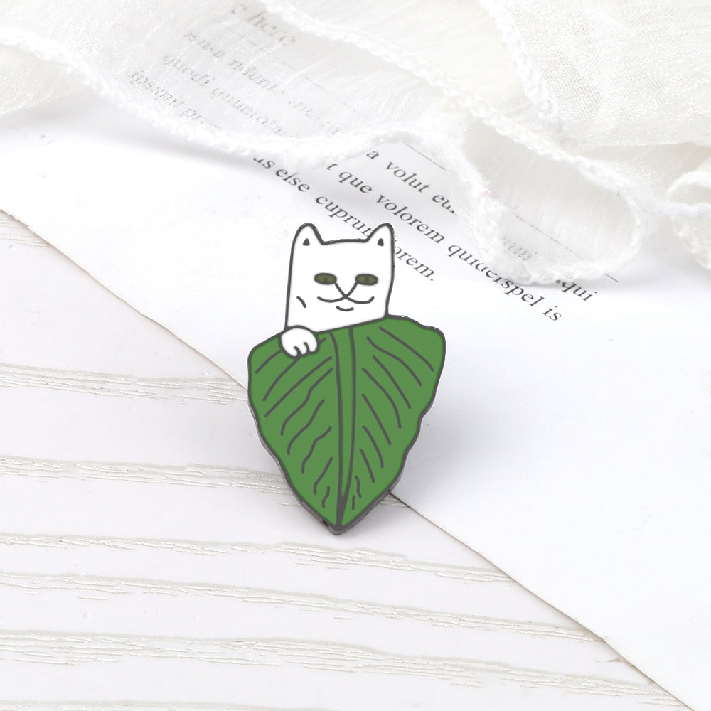 Lying Cat Enamel pin - Leaf