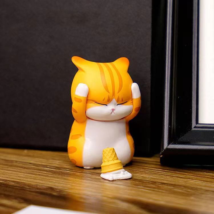 Orange Cat Figurine - Ice Cream / High About 5CM