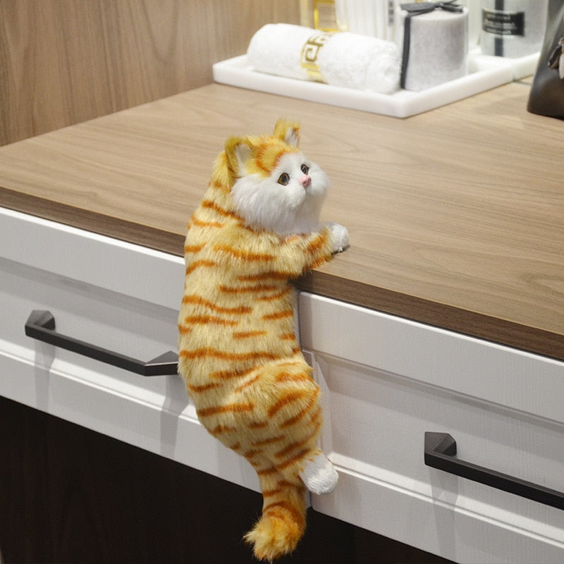 Realistic climbing cat plush - Orange